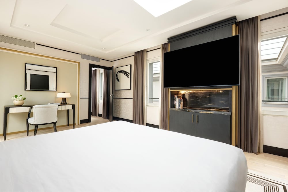 Suite, King Bed