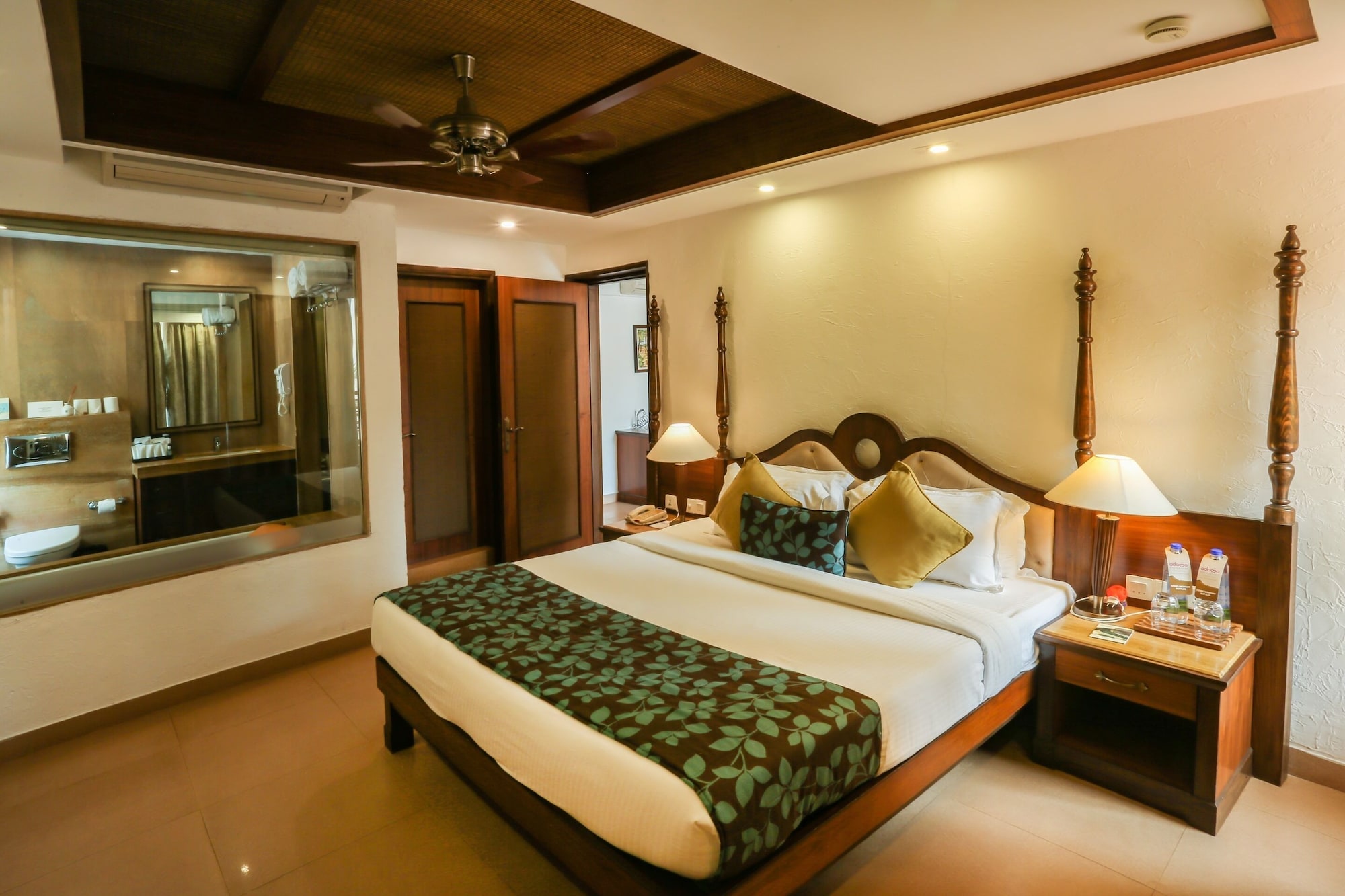 SUITE, BATHTUB
