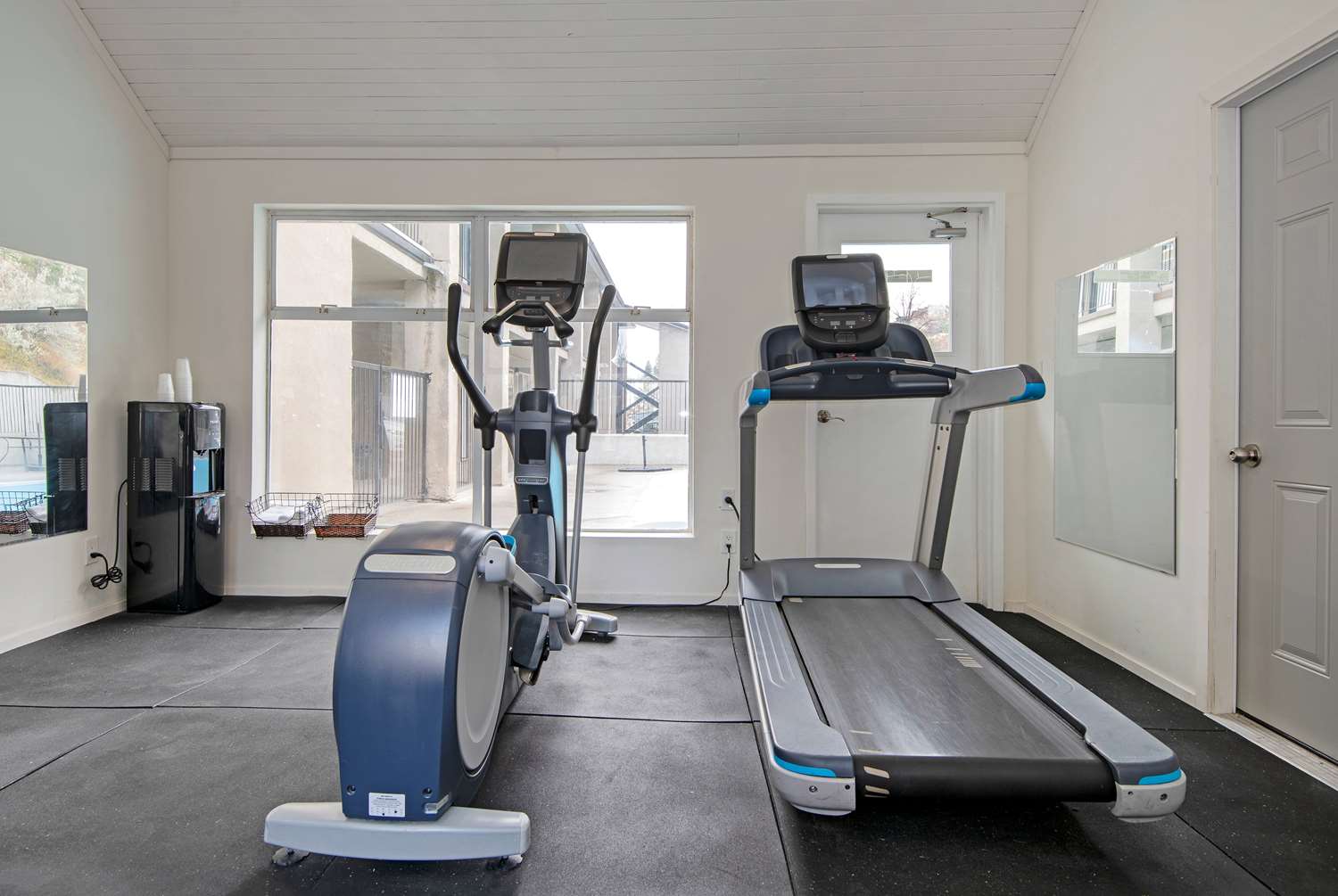Travelodge By Wyndham Kamloops Mountview 36/69