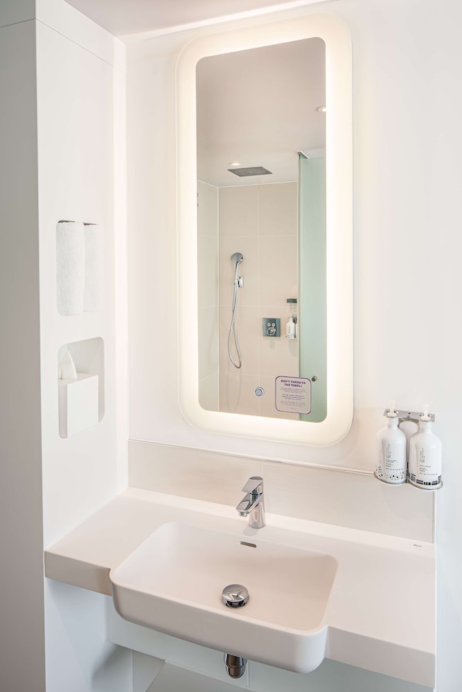 غرفة بريميوم ثلاثية بسرير كوين وسرير فردي، YOTEL London City, Select by Hilton 5/6