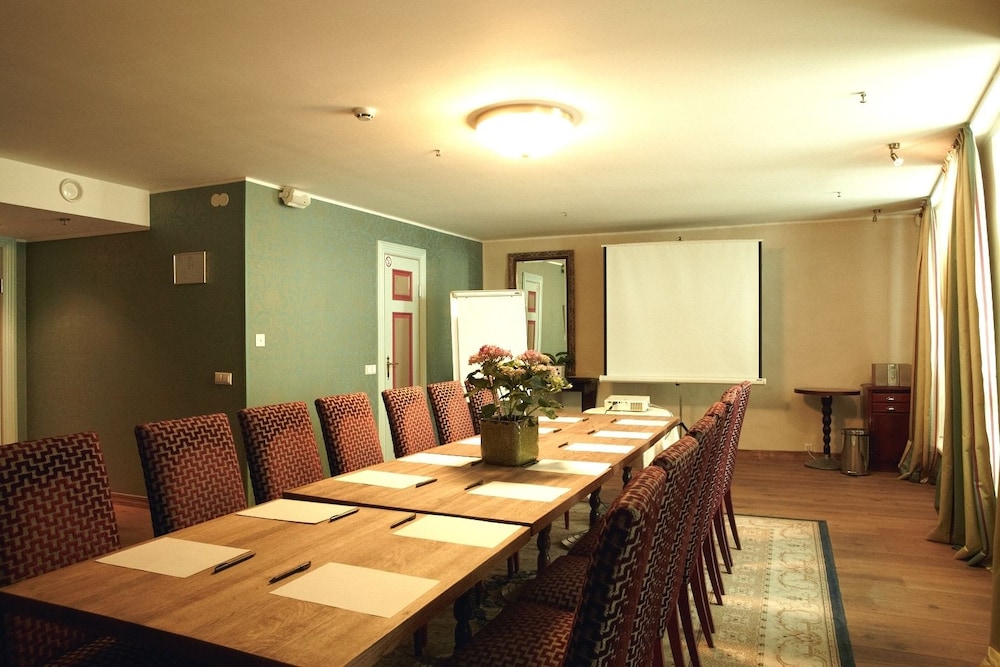 Cru Hotel 56/74