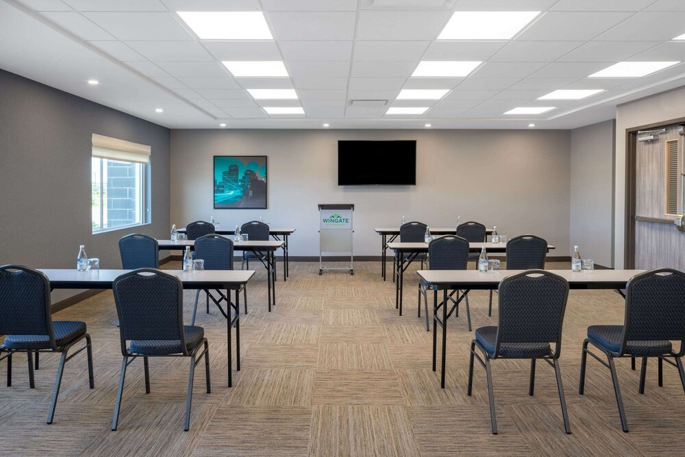 Wingate by Wyndham Kanata West Ottawa 39/49