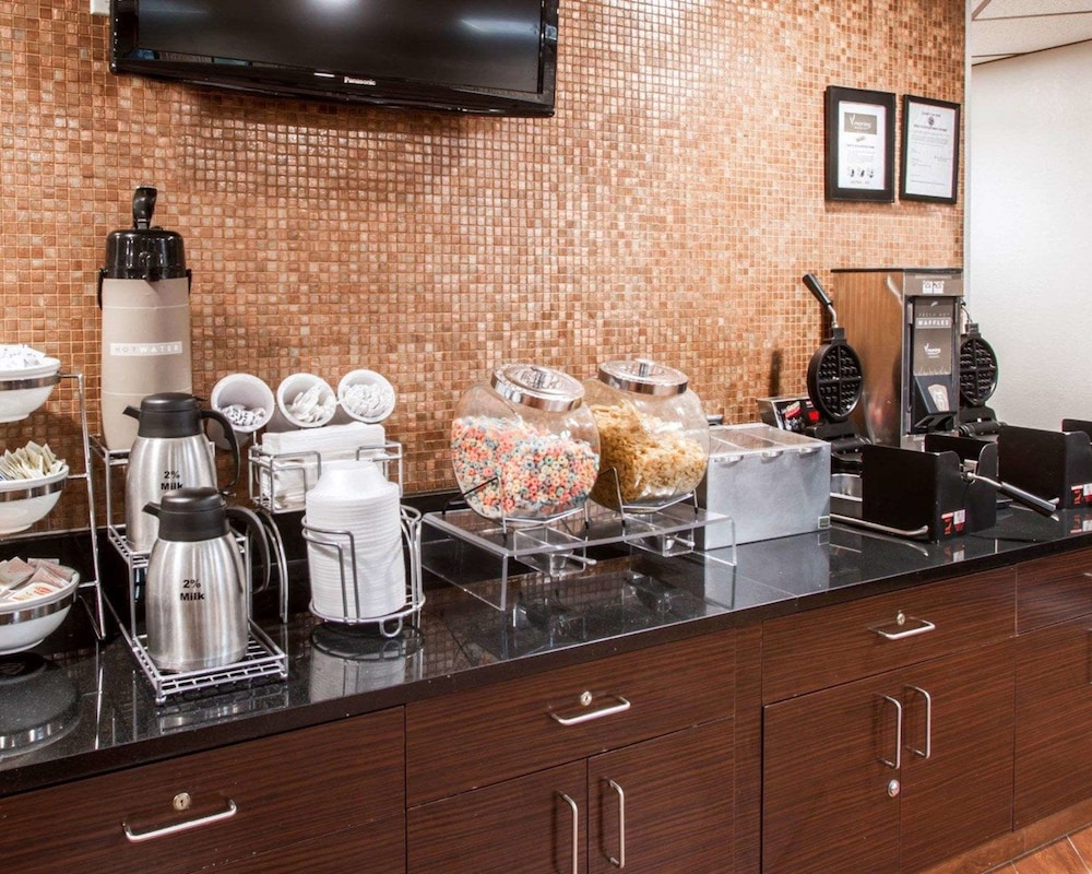 Sleep Inn Suites Buffalo Airport 26/63