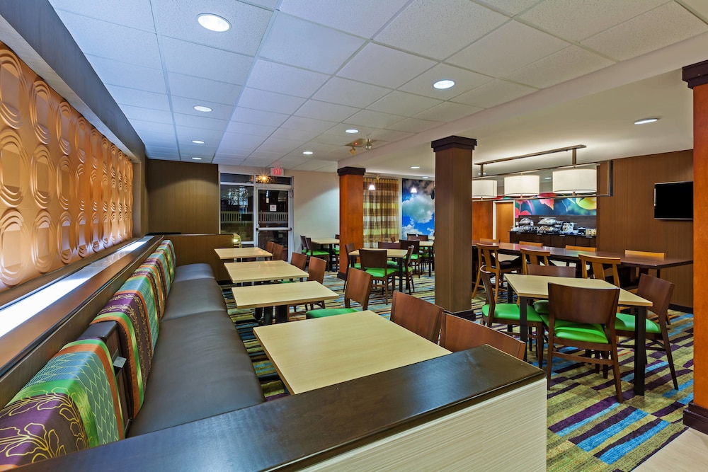 Fairfield Inn and Suites Rogers 42/56