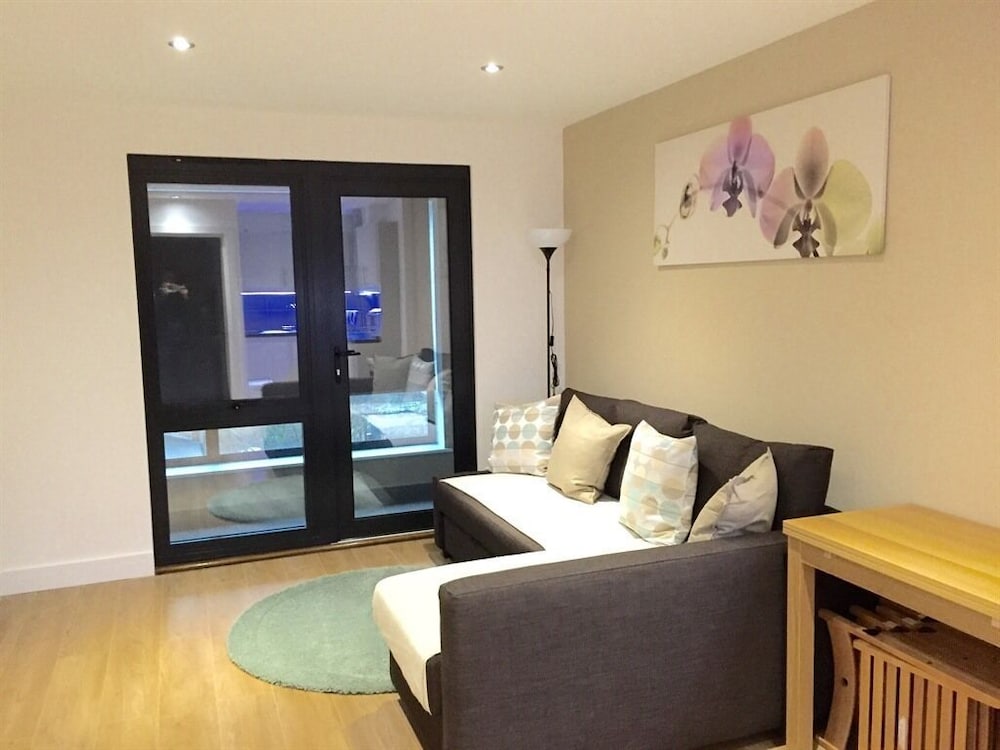 Ilford Tower Apartments 35/45