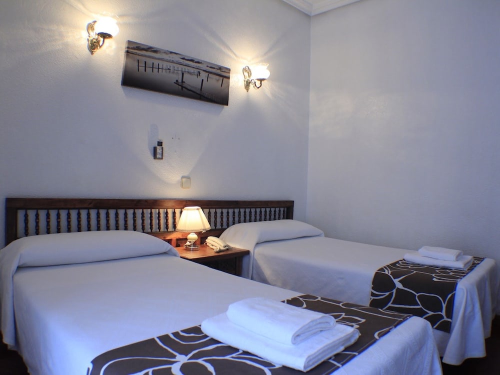 BASIC, DOUBLE OR TWIN BED, CITY VIEW