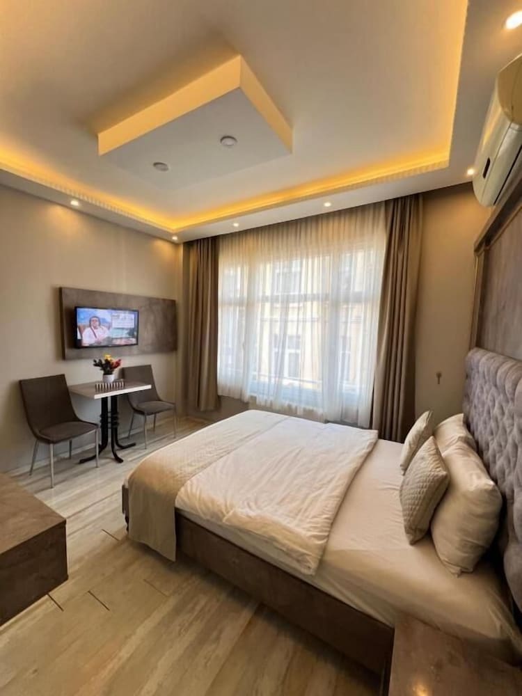 Taksim Brand Suite 4/65