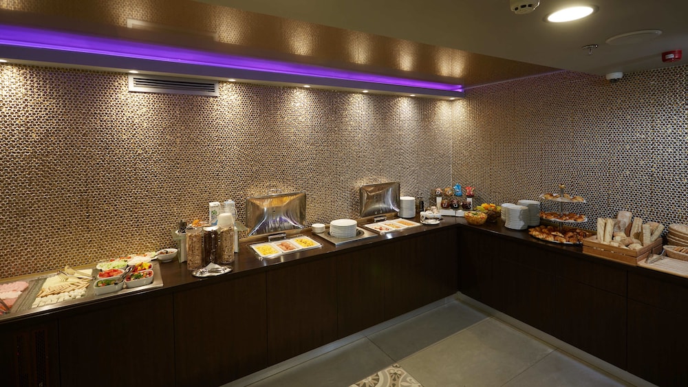 12 Revay Hotel 42/62