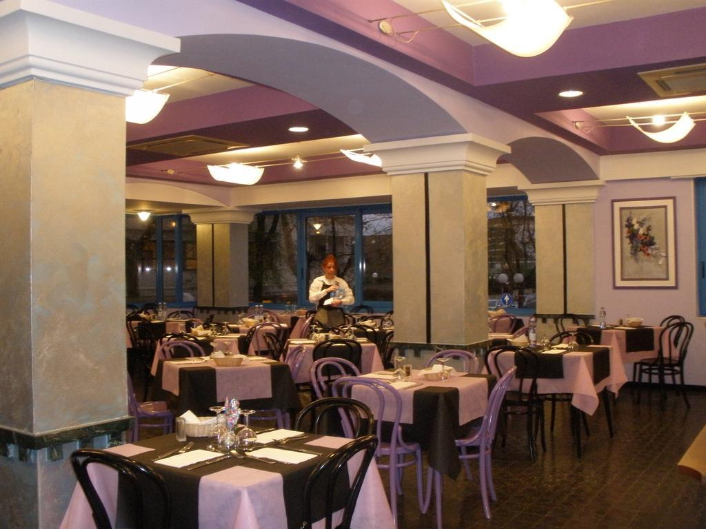 Senior Hotel 11/22