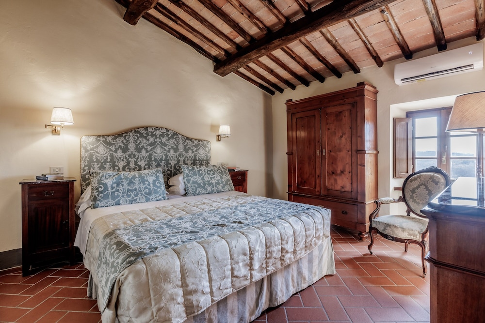 1 BEDROOM, SUITE