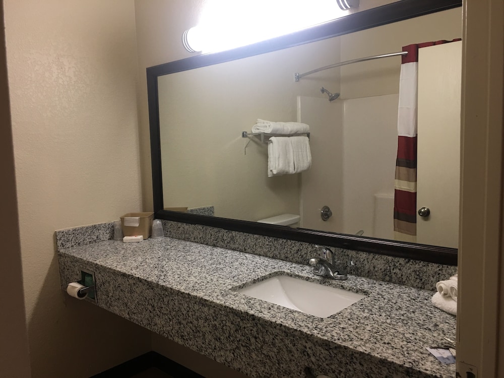 Red Roof Inn Fort Worth - Saginaw 17/33