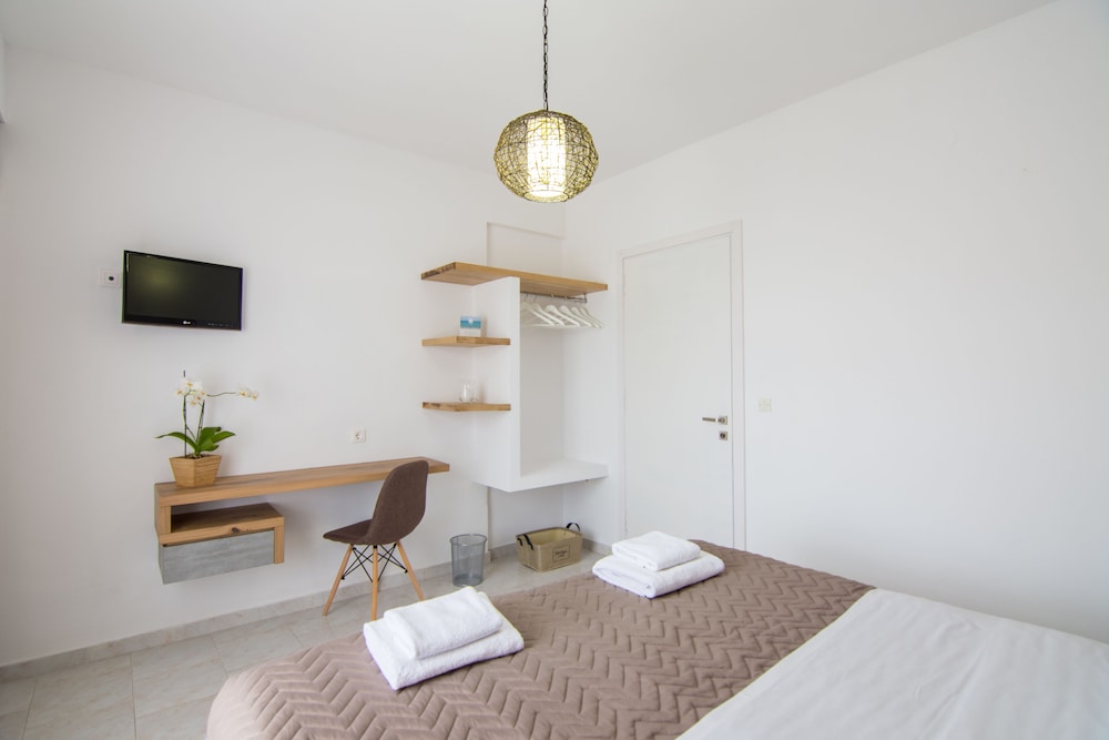 Waves Studios Apartments 10/50