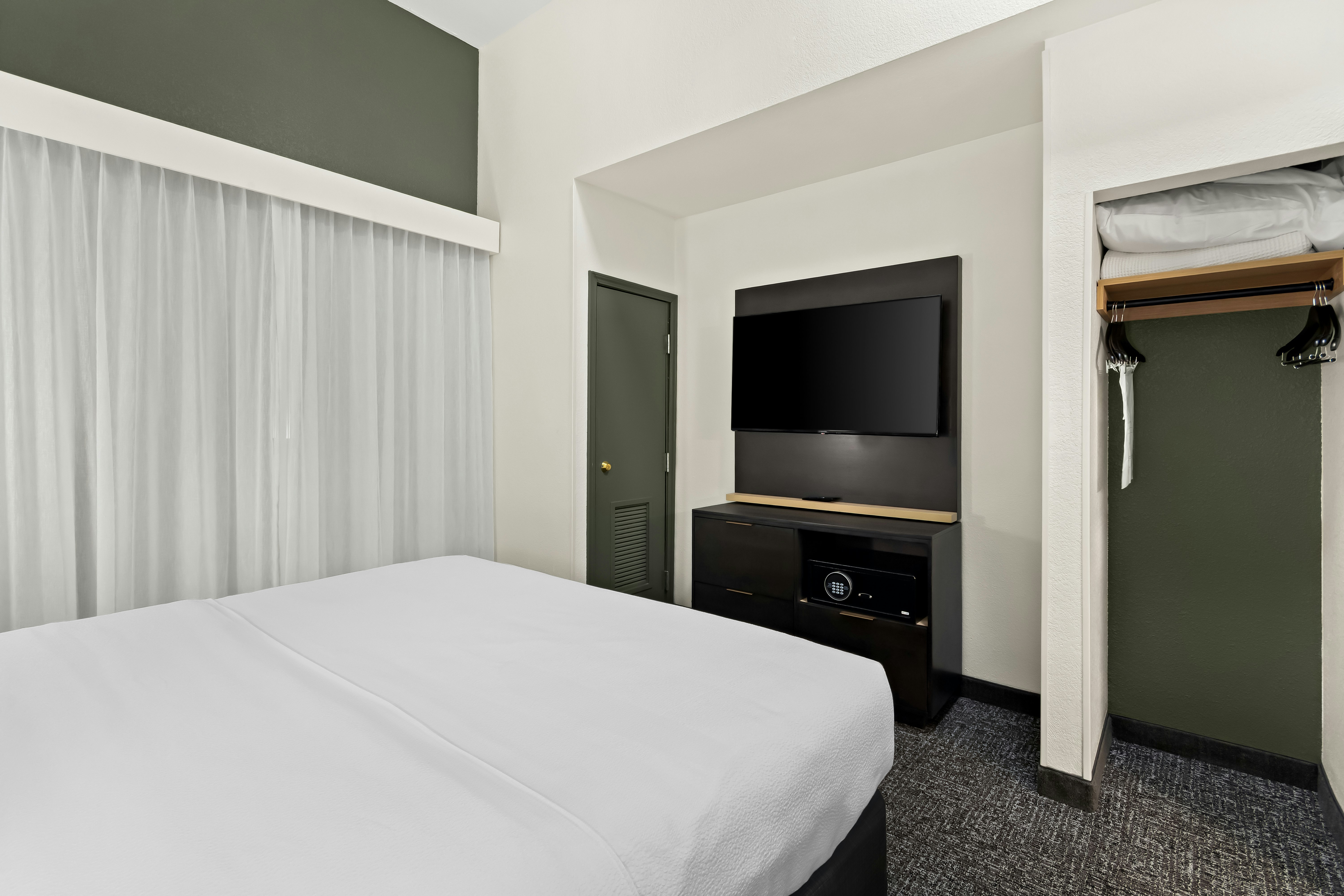 Suite, King Bed, Spark by Hilton Panama City Beach 2/4