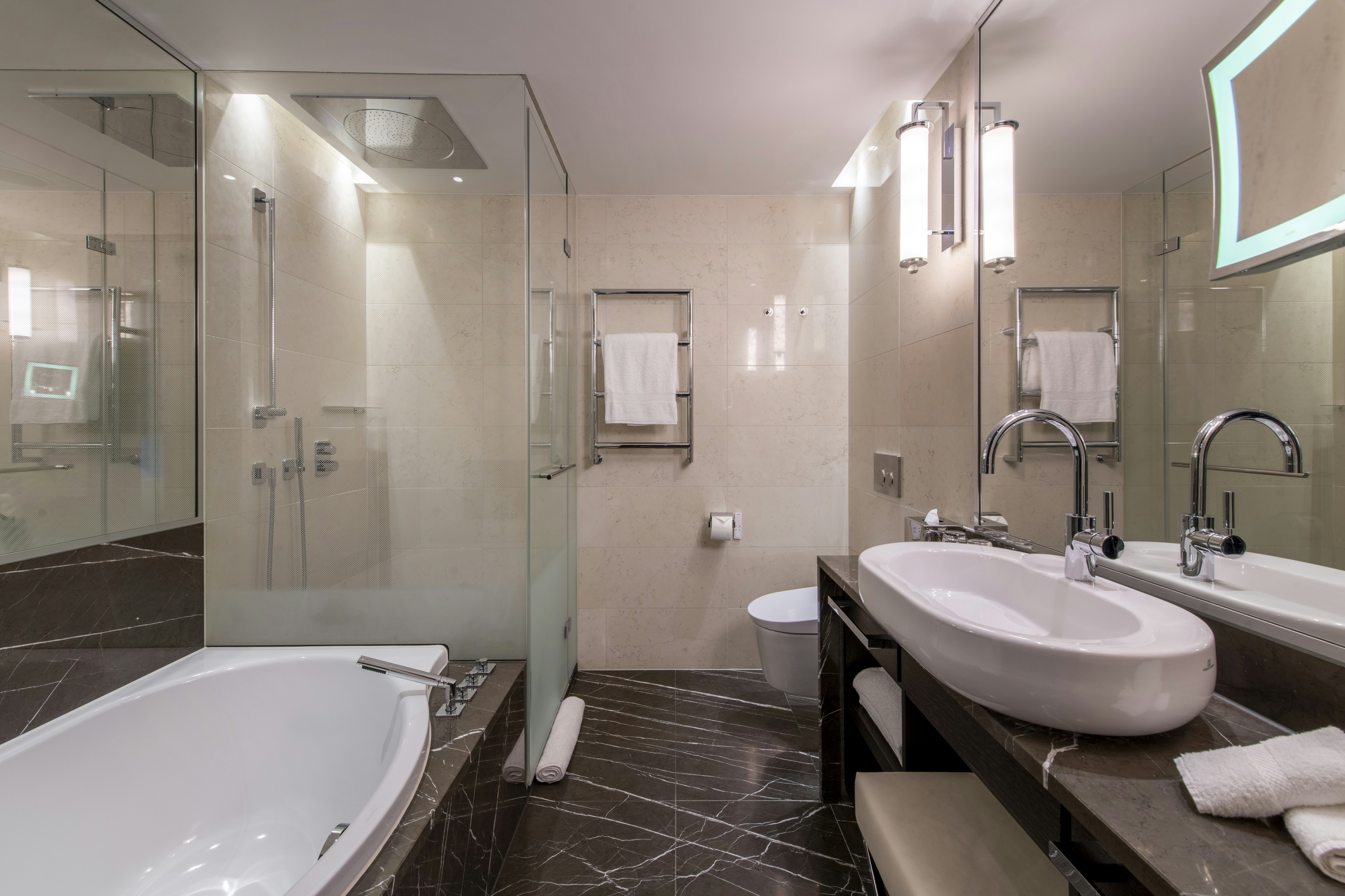 Royal Savoy Hotel and Spa Lausanne 82/84