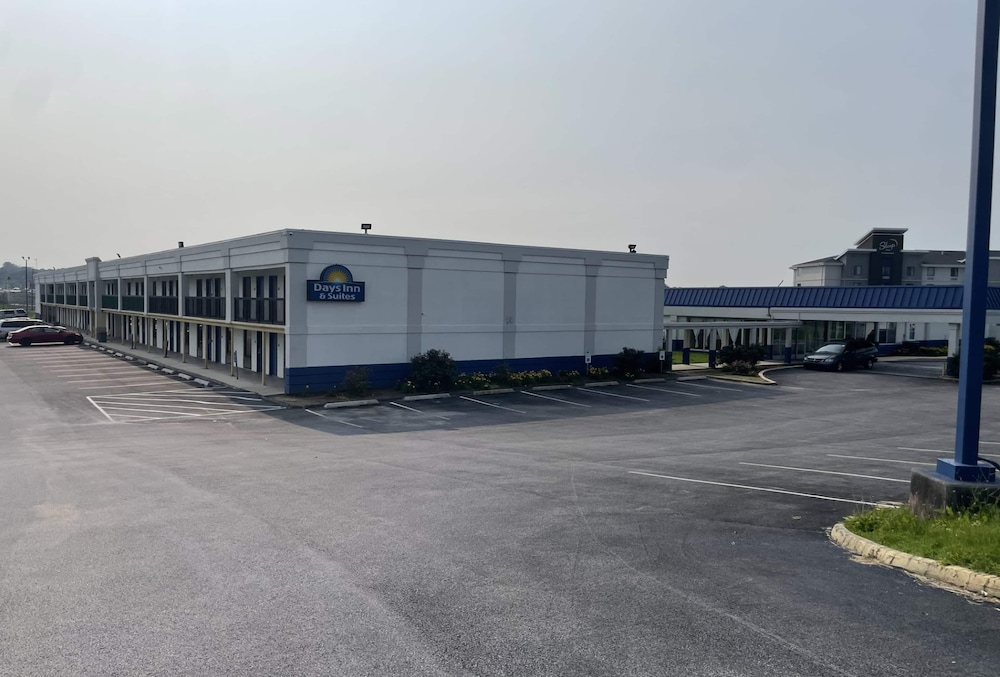 Days Inn And Suites By Wyndham York 19/28