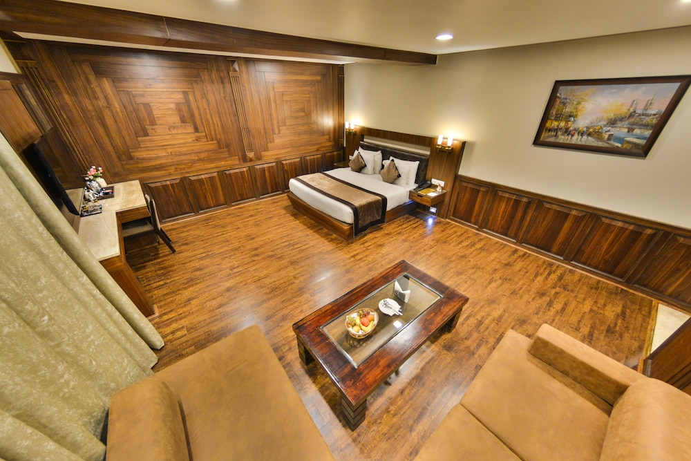 Clarks Inn Srinagar (Ex Hotel Spring Hills) 12/50