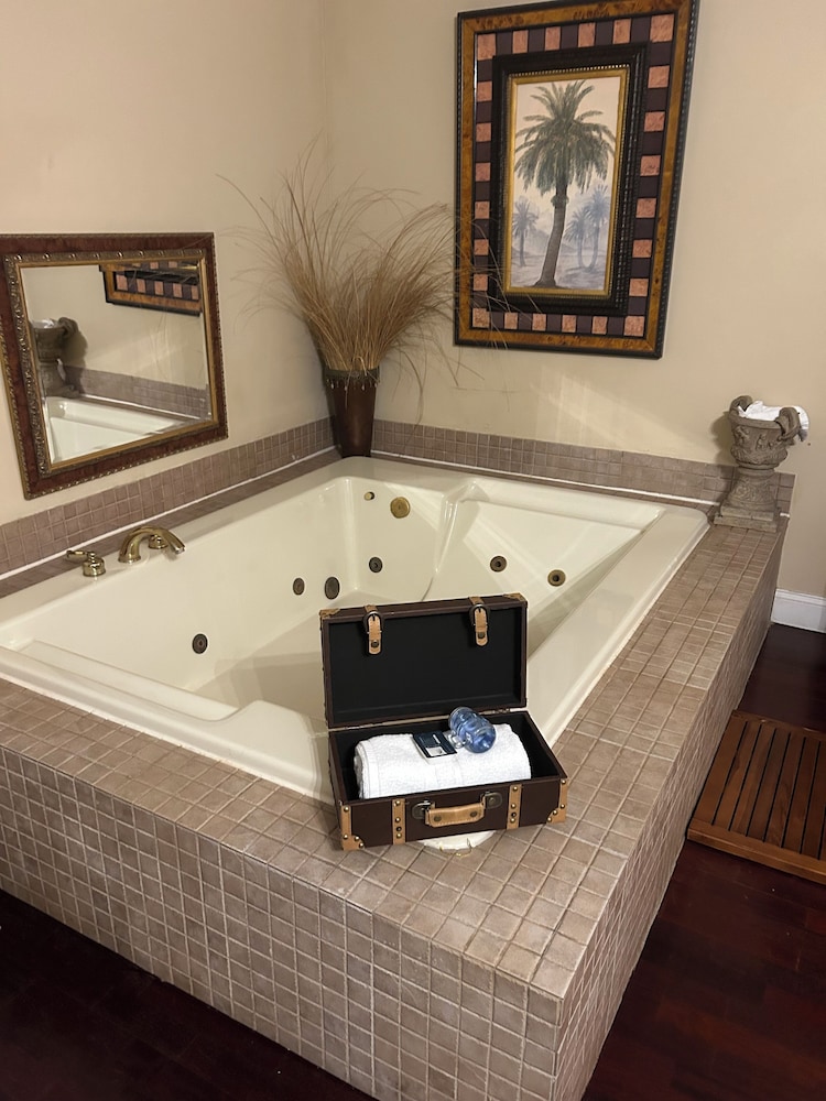 Colts Neck Inn Hotel 13/64