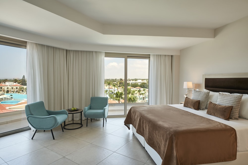 2 BEDROOMS, PREMIUM, SUITE, POOL VIEW