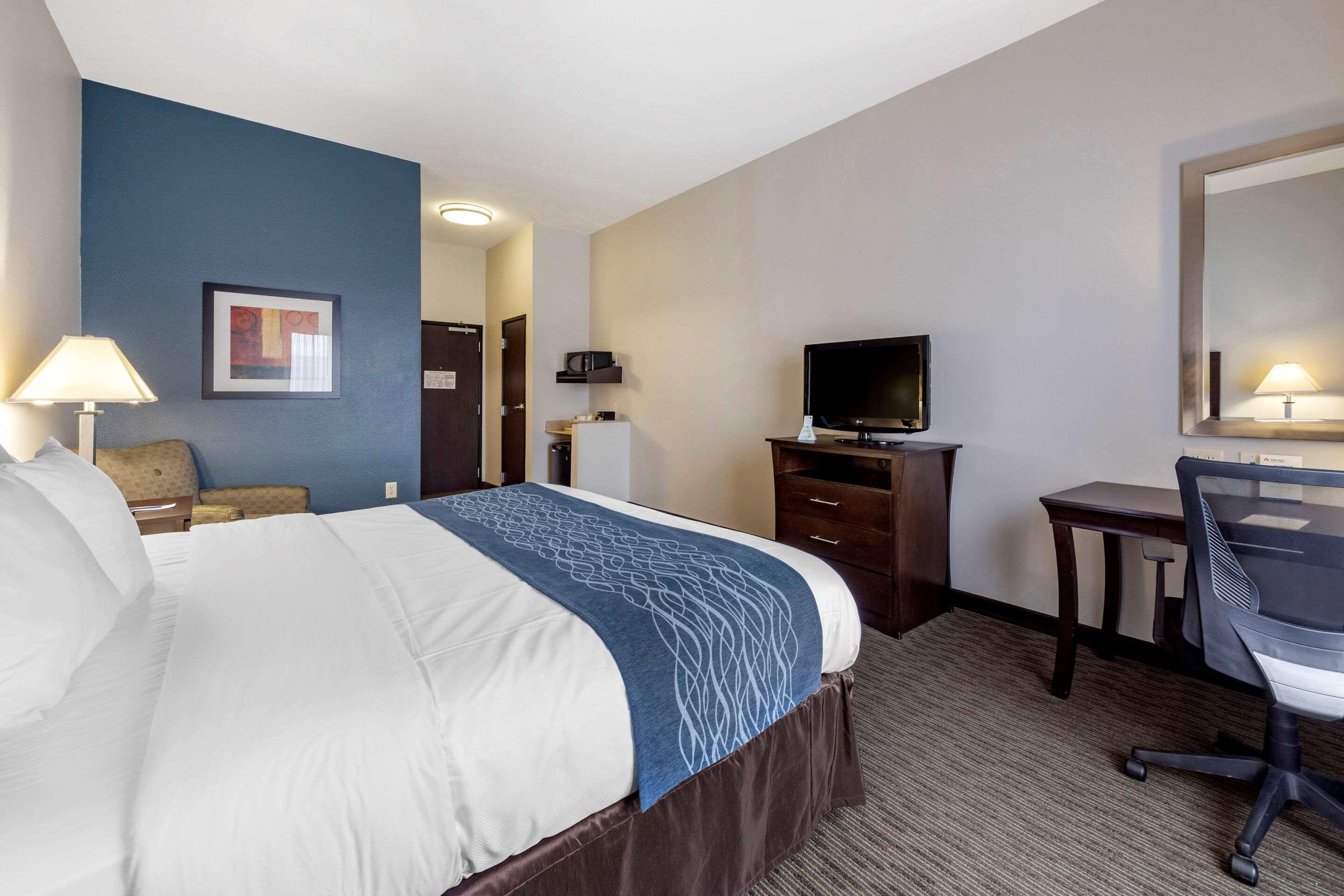 ROOM, KING BED