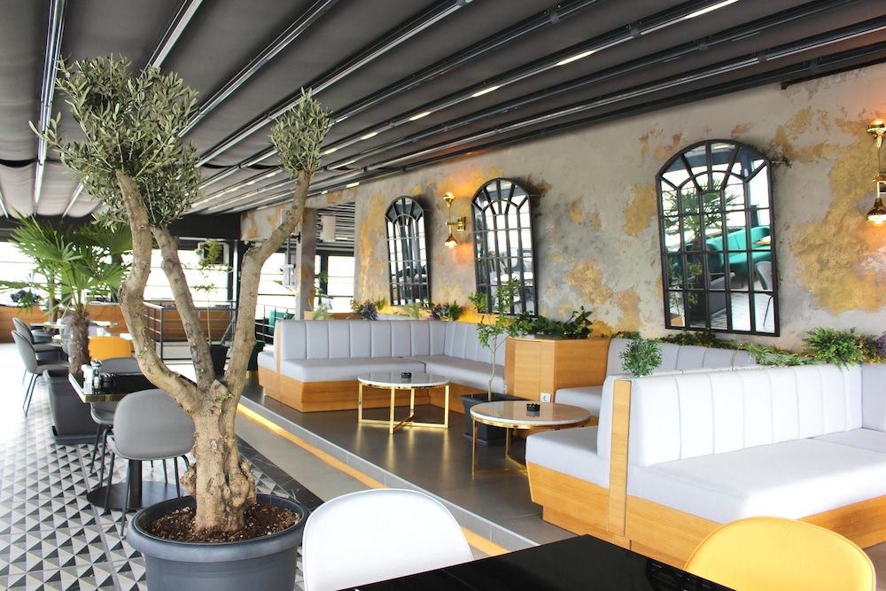 AHC Old City Hotel 54/70