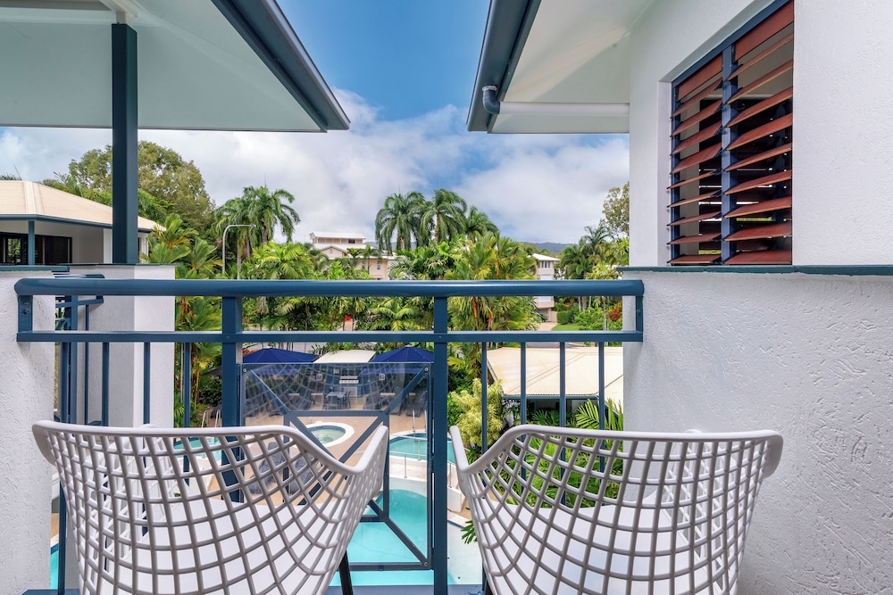 Meridian Port Douglas 52/70
