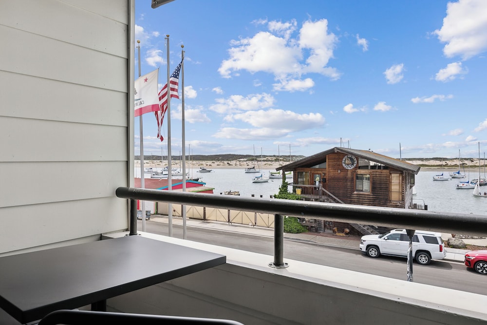 456 Embarcadero Inn Suites 68/77