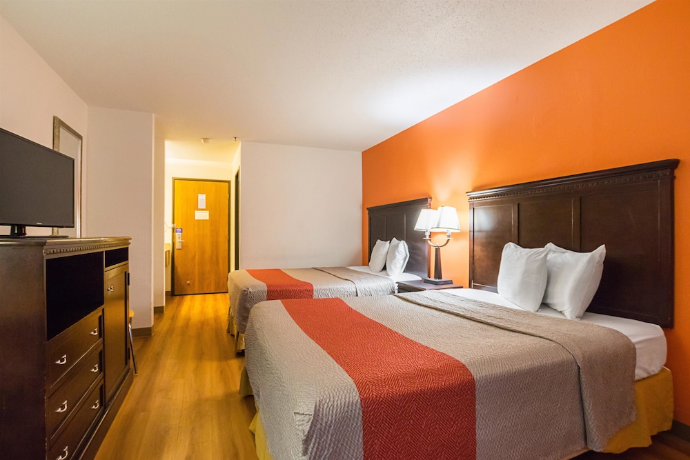 Motel6 Waterloo, IA - Crossroads Mall - Cedar Falls 24/49