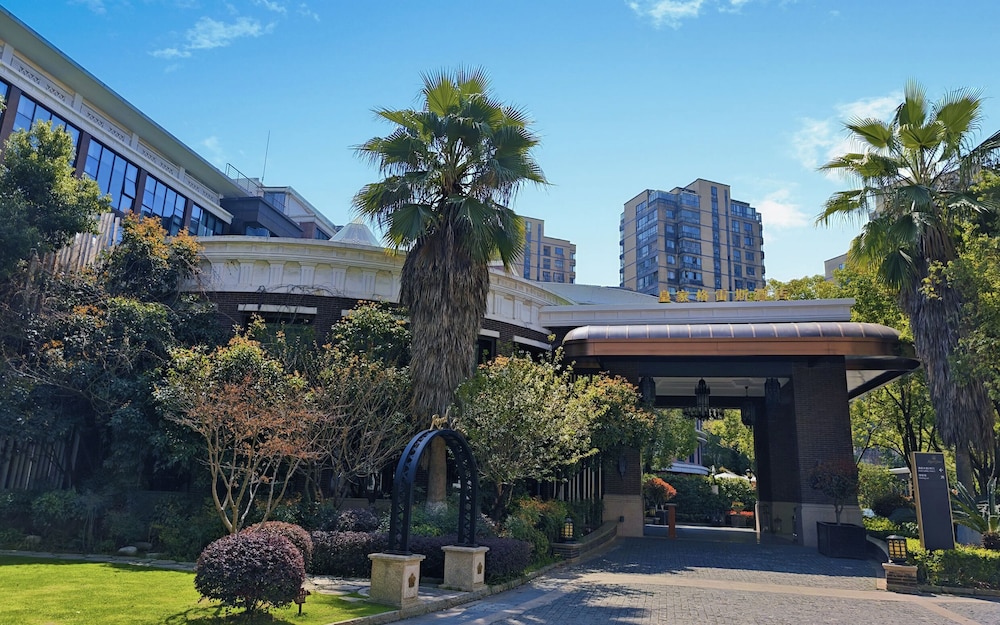 Royal Grace Hotel 3/49