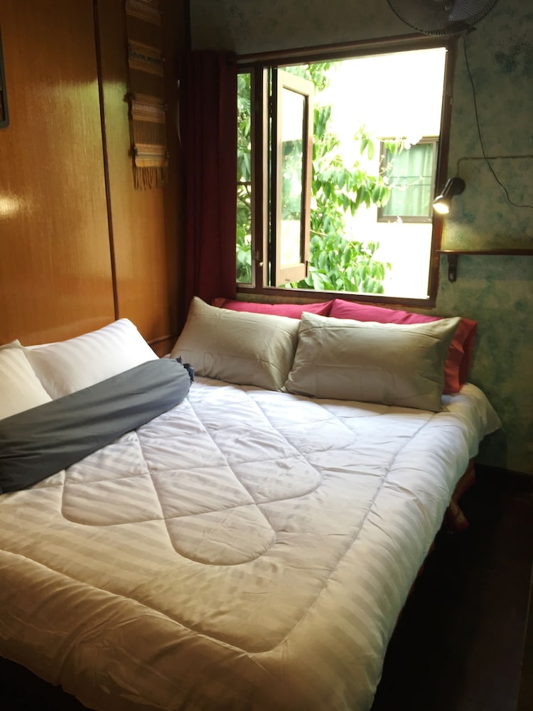 Shanti Lodge Bangkok 12/70