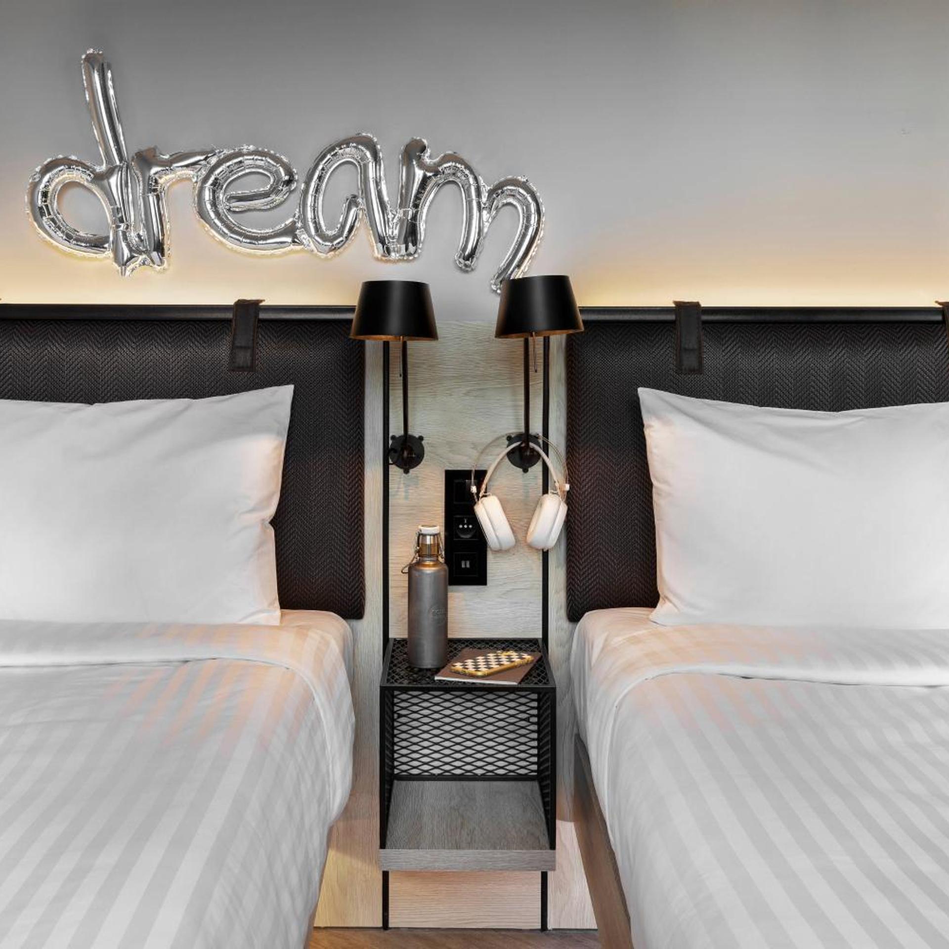 Moxy Sleeper, Guest Room, Twin Beds، Moxy Lille City 2/3