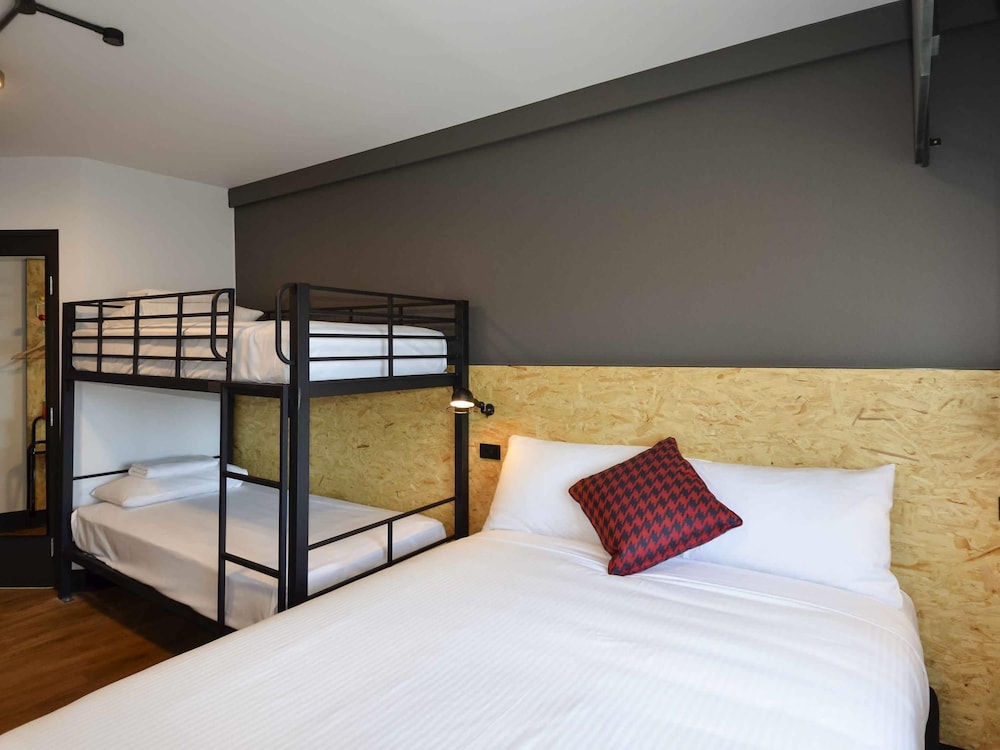 Ibis Budget Sydney East 24/68