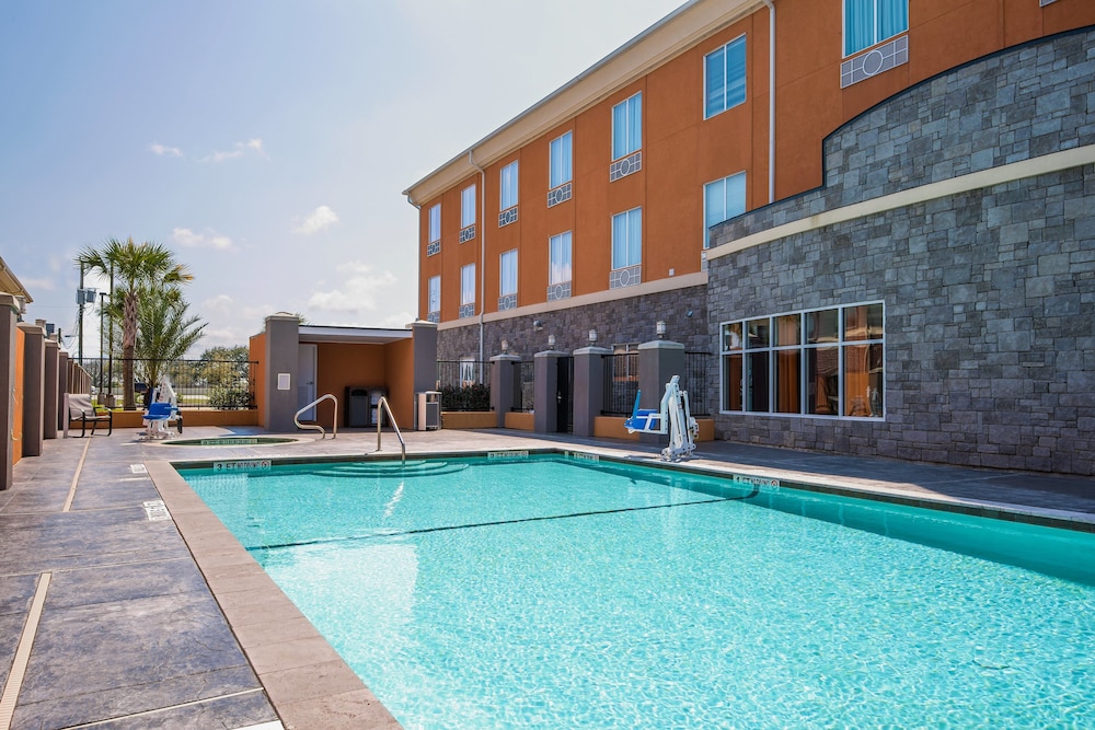 Holiday Inn Express Suites Clute Lake Jackson 4/63