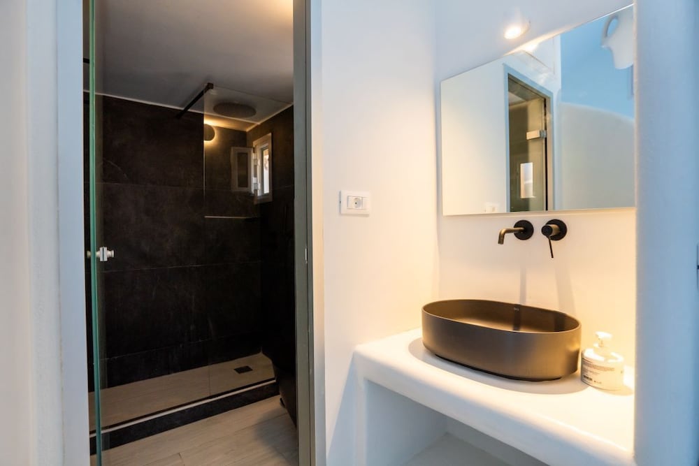 Zen, King Bed, Sea View, Sofa، Zen Suites & Spa 4/4
