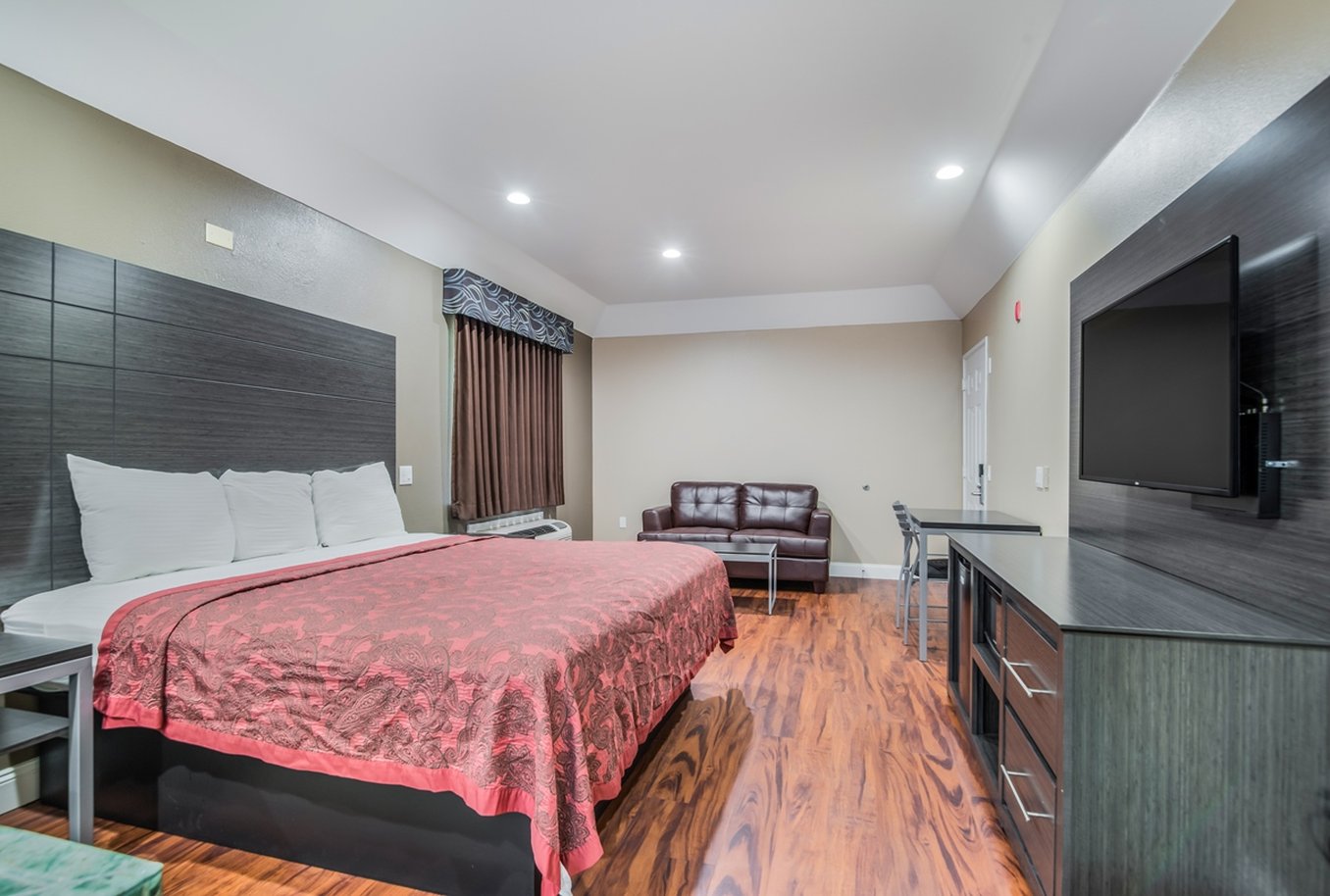 Scottish Inns & Suites IAH Airport Beltway8 4/24