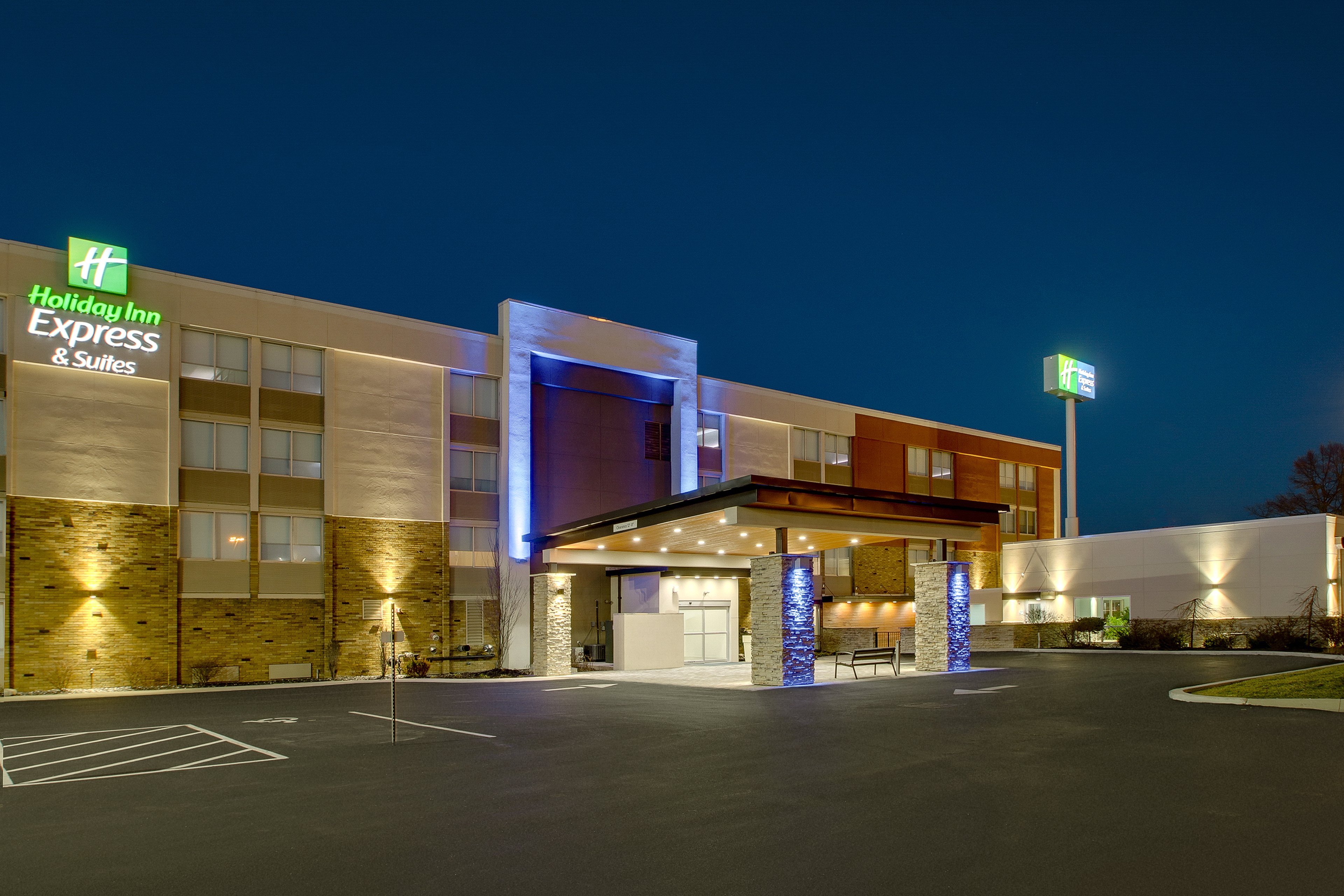 Holiday Inn Express Suites Wapakoneta 7/57