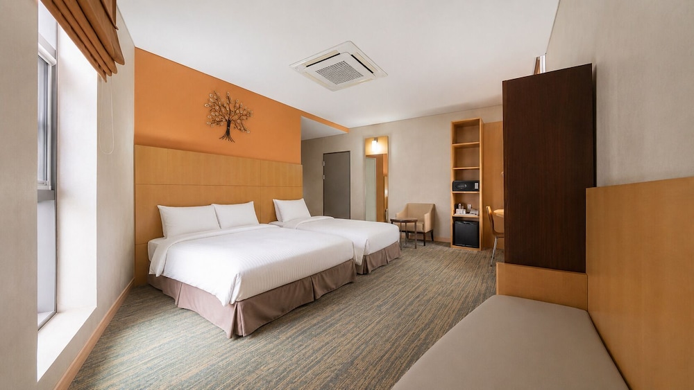 غرفة ديلوكس عائلية بسرير كوين وسرير فردي، Central 7 Hotel 6/8