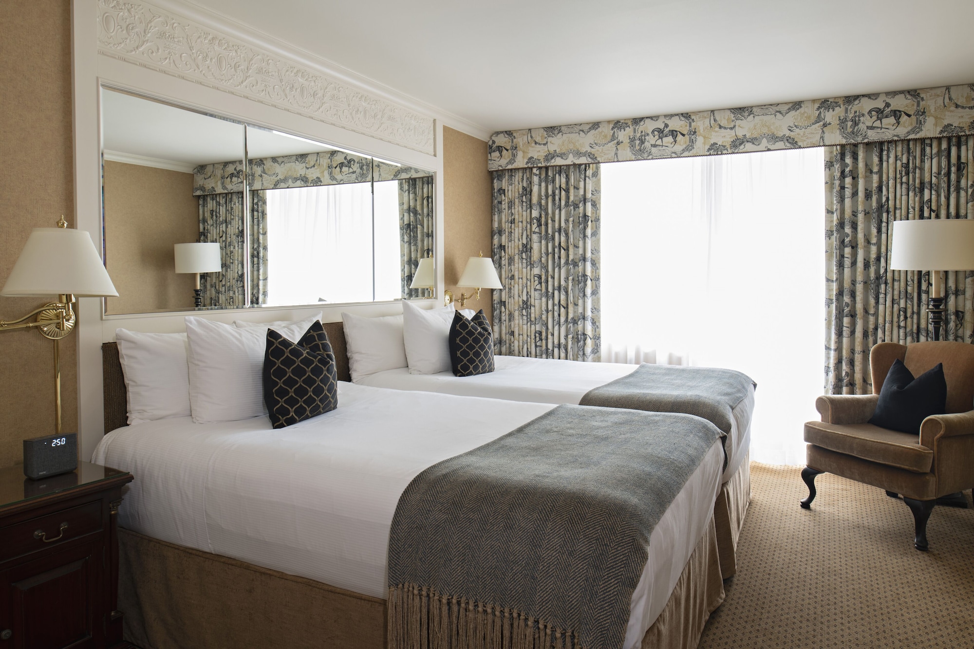 1 BEDROOM, SUITE, 2 DOUBLE BEDS