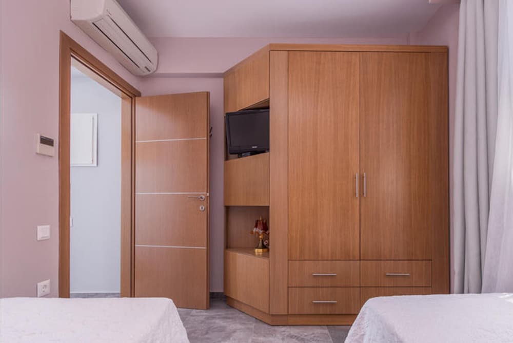 Dionysos Hotel Suites 17/68