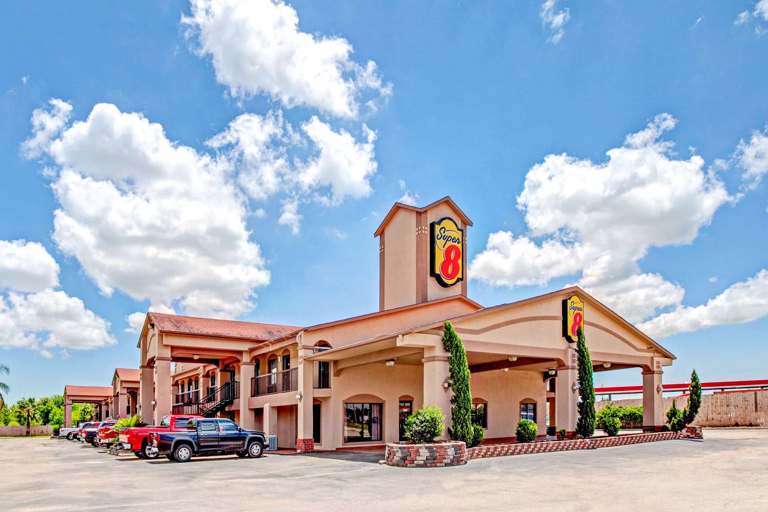 Super 8 by Wyndham Mont Belvieu/Baytown East 18/21