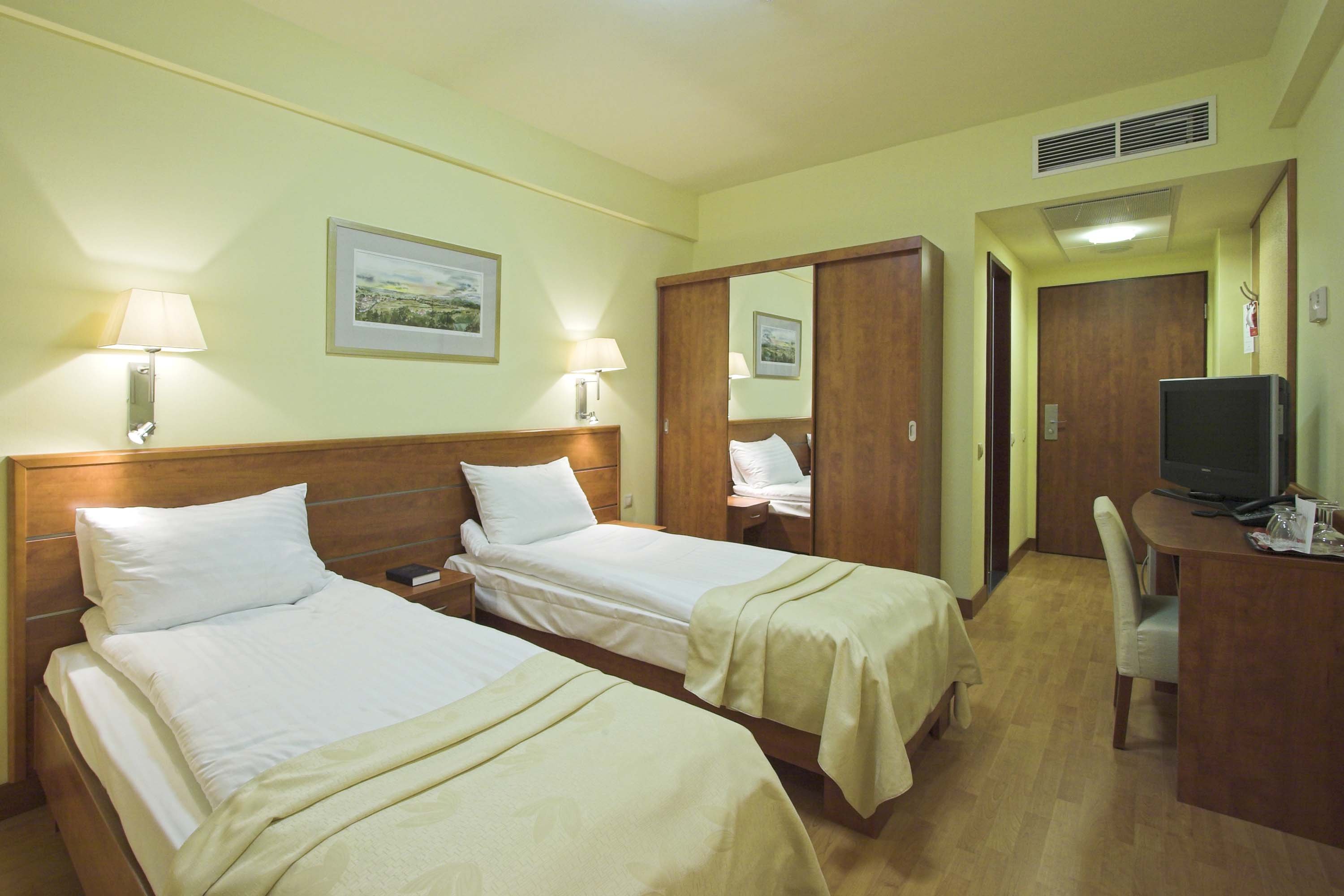 Benczur Hotel 8/42