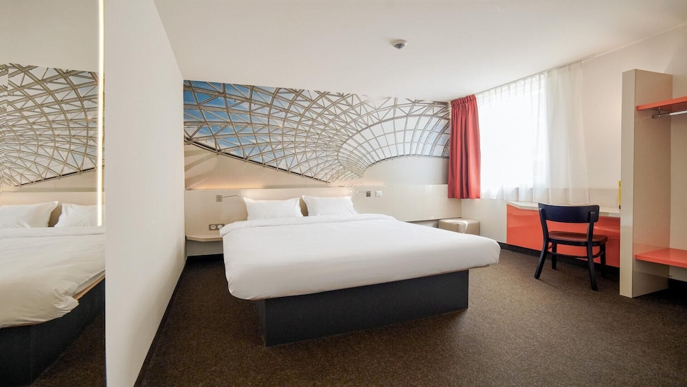 غرفة قياسية بسرير كوين، B&B HOTEL Katowice Centrum 10/10