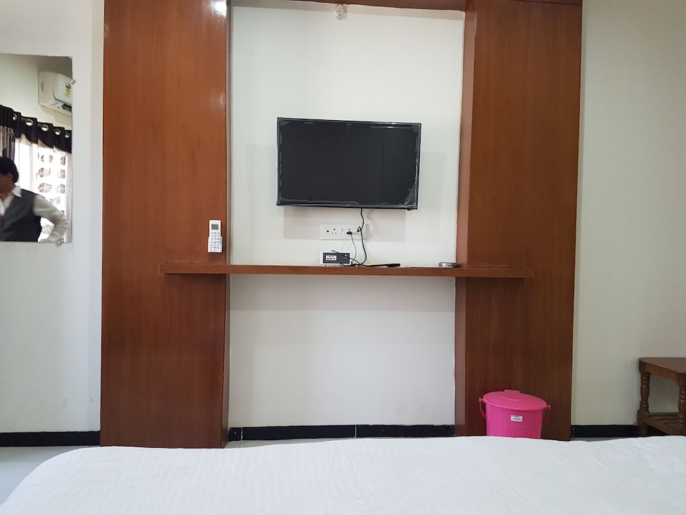 Hotel Dhruv Palace 10/47