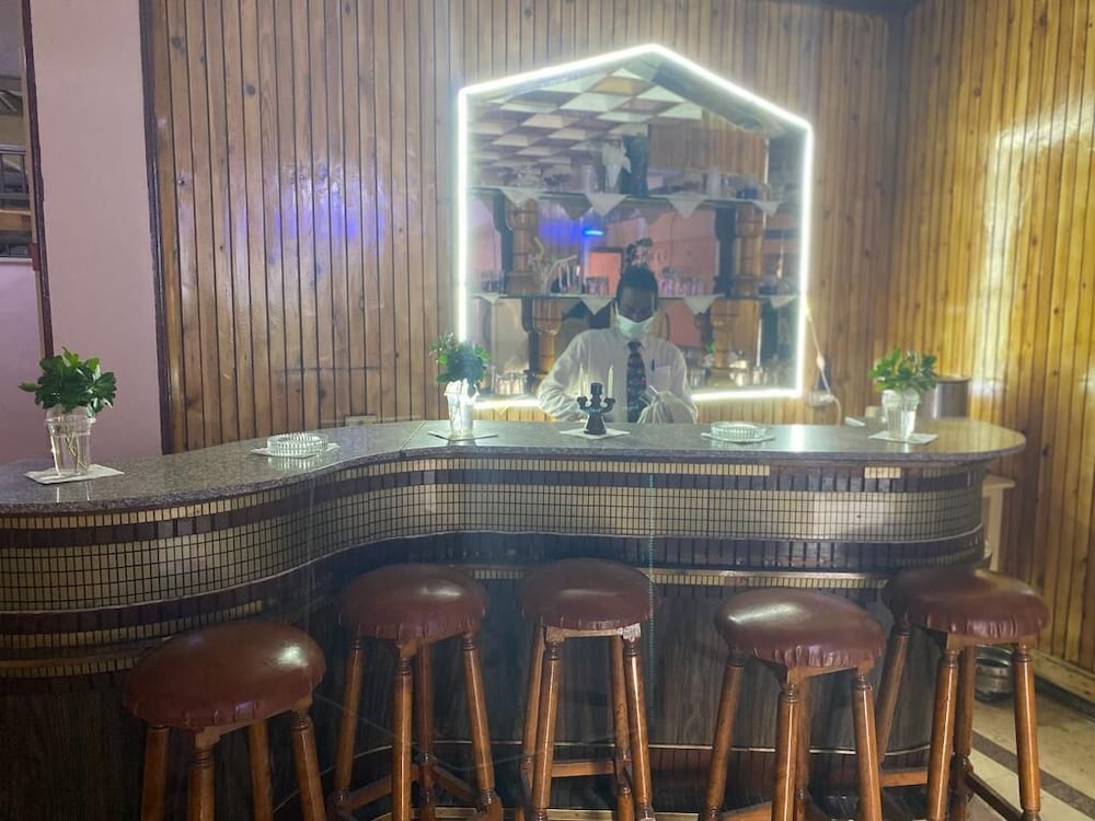 Shady Hotel 37/48