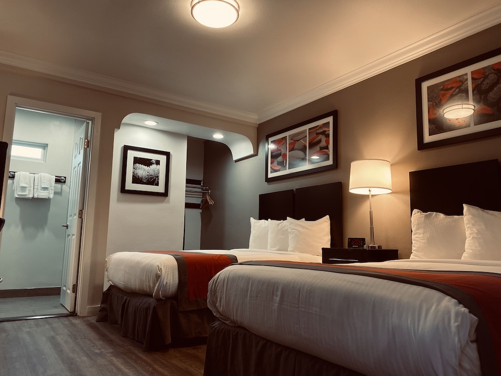 ROOM, 2 DOUBLE BEDS