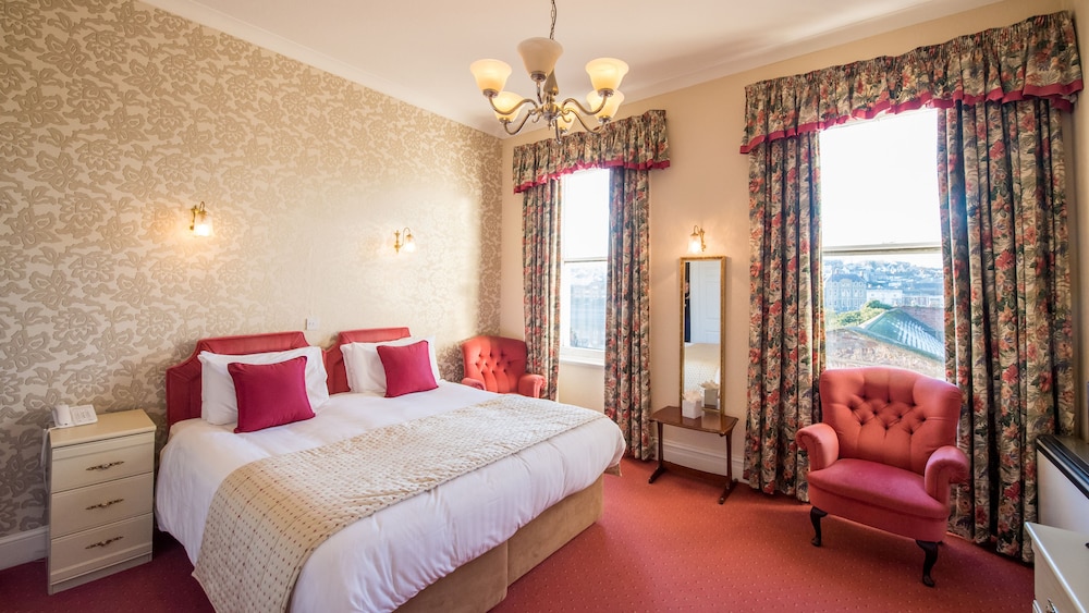 The Royal Hotel 17/40