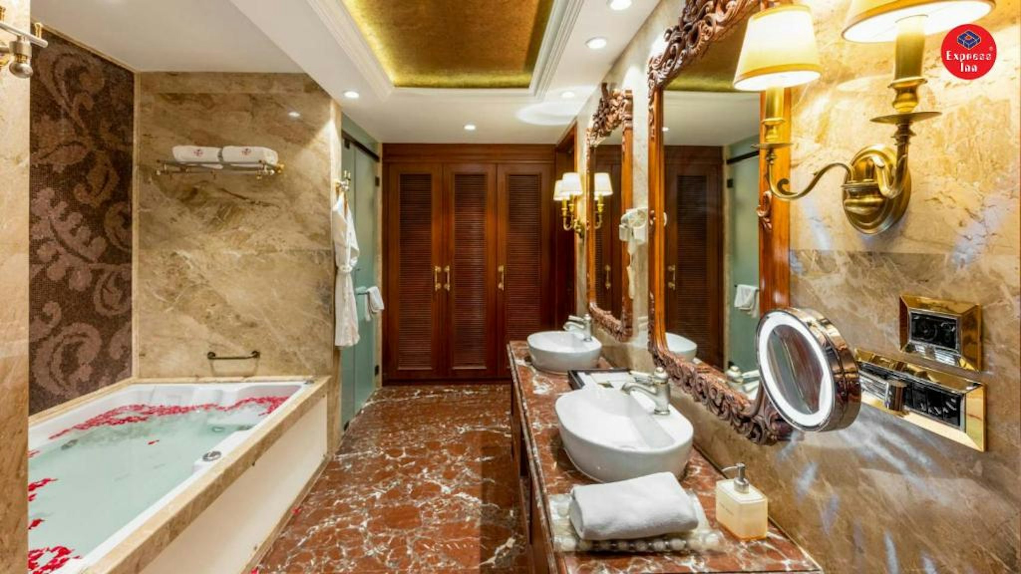 Chairman, Suite، EXPRESS INN NASHIK 2/2