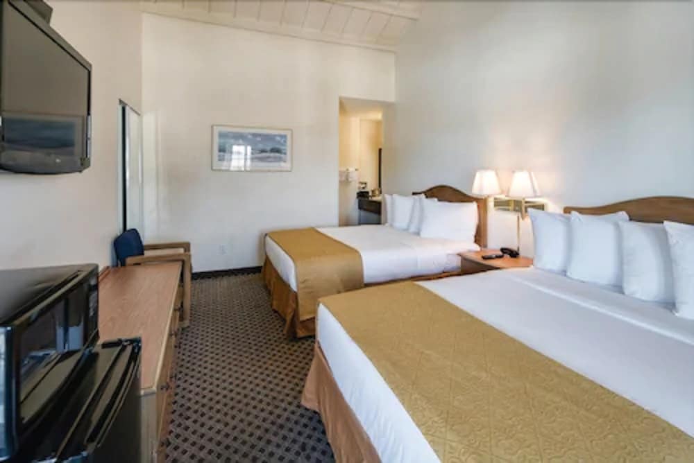 Arbor Inn Monterey 18/33