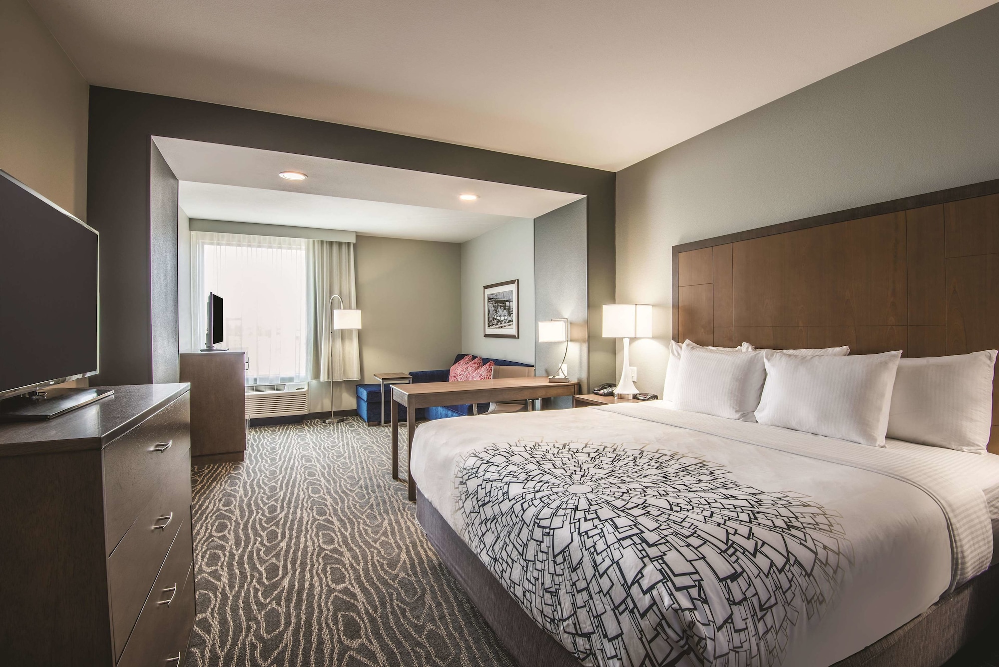 DELUXE, KING BED, ACCESSIBLE