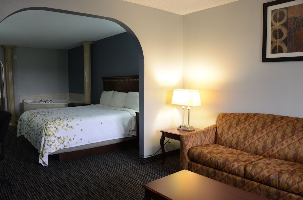 GATEWAY INN AND SUITES 25/39