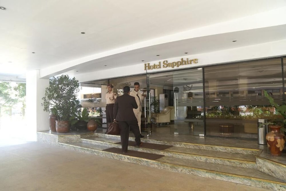 Hotel Sapphire 8/48